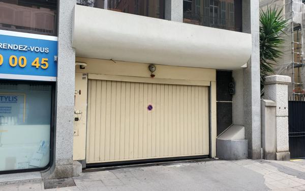 Stationnement à vendre    12 m2 Nice