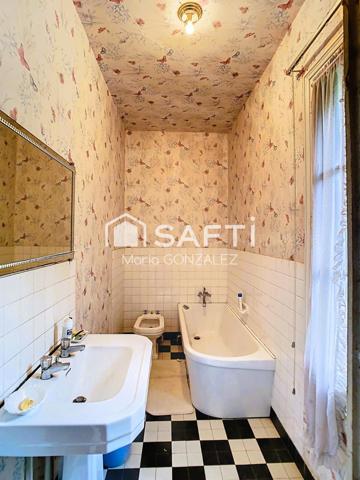 Idéalement située à proximité des commerces et de la gare