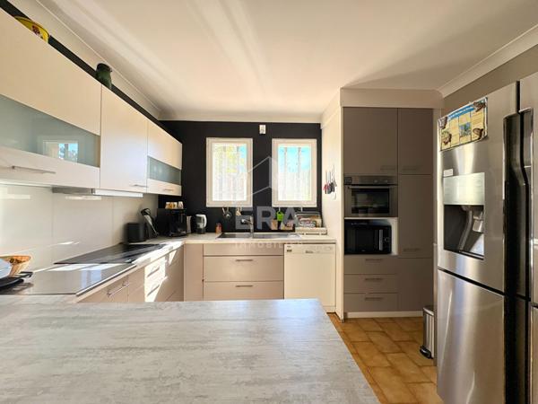 A VENDRE EXCLUSIVITE 84120 PERTUIS MAISON PLAIN PIED TYPE 3 PIECES D'ENVIRON 81M² AVEC GARAGE, PISCINE, SPA CANADIEN ET JARDIN