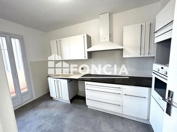 Location Appartement 4 pièces 93.8 m² - 27 AVENUE GUY DE MAUPASSANT Marseille 13008