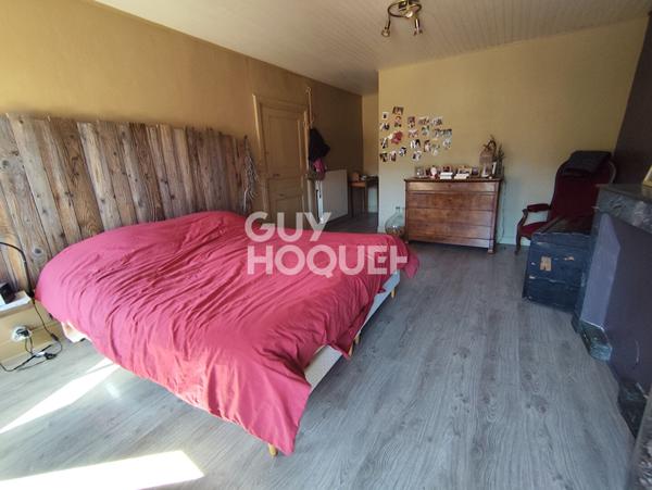 Maison familiale 4 chambres avec terrain, piscine et dépendances à Noirétable