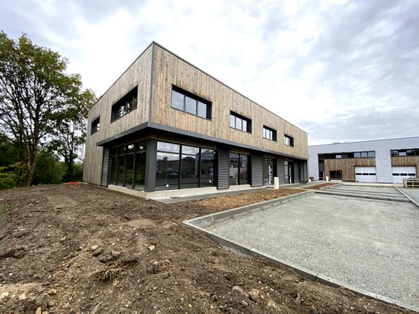A LOUER local d'activité NEUF 350 m² - ERP SHOWROOM Accueil clients - NORD de NANTES