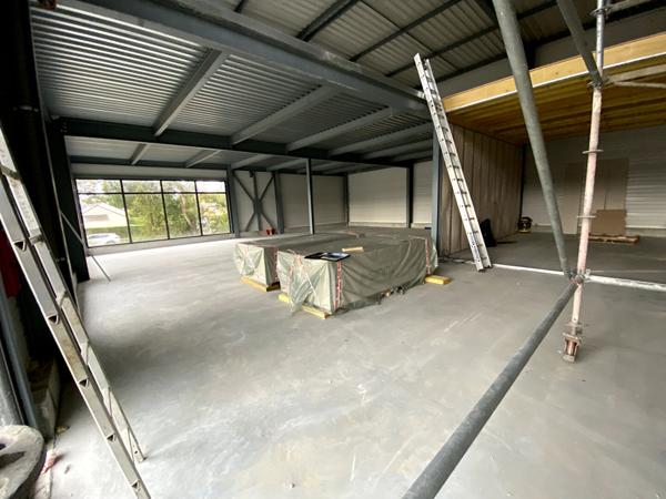 A LOUER local d'activité NEUF 350 m² - ERP SHOWROOM Accueil clients - NORD de NANTES