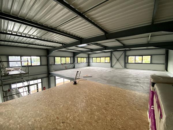 A LOUER local d'activité NEUF 350 m² - ERP SHOWROOM Accueil clients - NORD de NANTES