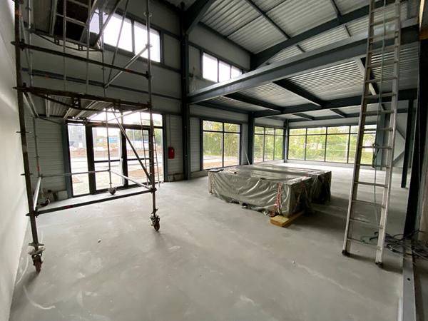A LOUER local d'activité NEUF 350 m² - ERP SHOWROOM Accueil clients - NORD de NANTES