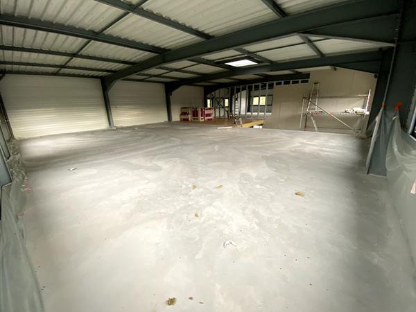 A LOUER local d'activité NEUF 350 m² - ERP SHOWROOM Accueil clients - NORD de NANTES