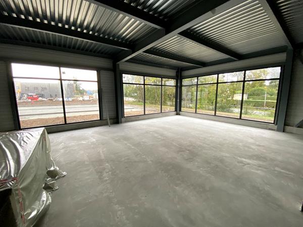 A LOUER local d'activité NEUF 350 m² - ERP SHOWROOM Accueil clients - NORD de NANTES