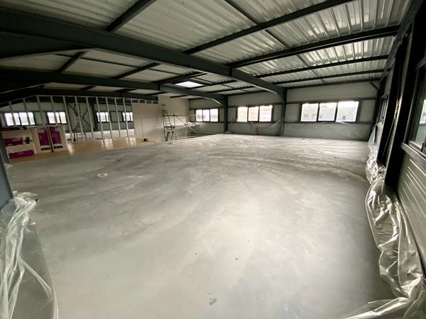 A LOUER local d'activité NEUF 350 m² - ERP SHOWROOM Accueil clients - NORD de NANTES