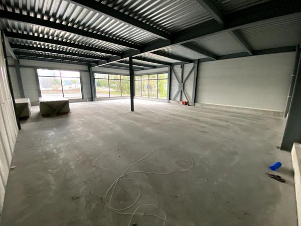 A LOUER local d'activité NEUF 350 m² - ERP SHOWROOM Accueil clients - NORD de NANTES
