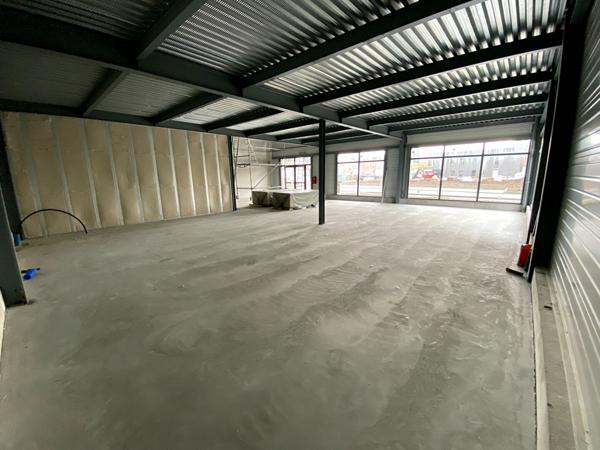 A LOUER local d'activité NEUF 350 m² - ERP SHOWROOM Accueil clients - NORD de NANTES