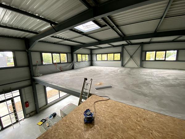 A LOUER local d'activité NEUF 350 m² - ERP SHOWROOM Accueil clients - NORD de NANTES