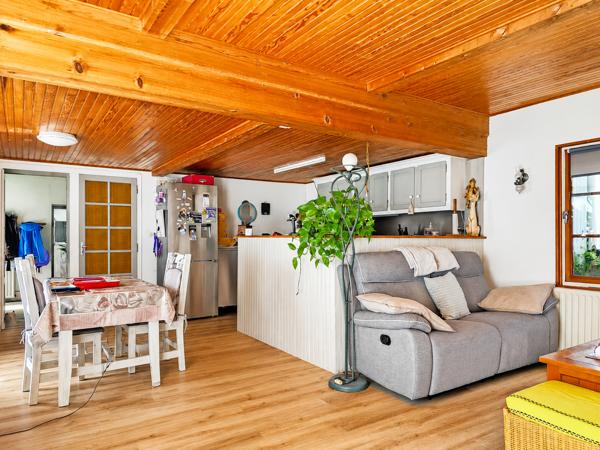 Maison
         6 pièces
        - 130 m²