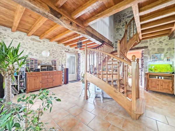 Maison
         6 pièces
        - 130 m²