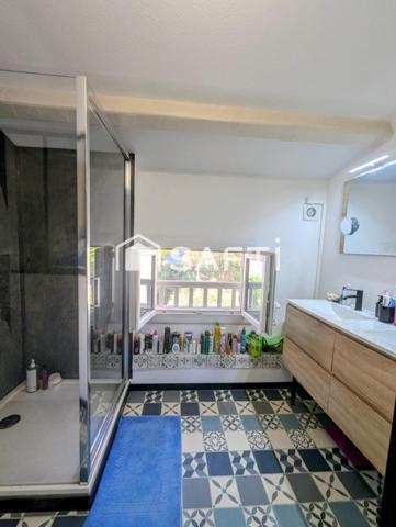 Villa décorée avec goût au sein d'un lotissement situé à la Tour de Mare, aucun travaux à prévoir, garage, vue dégagée