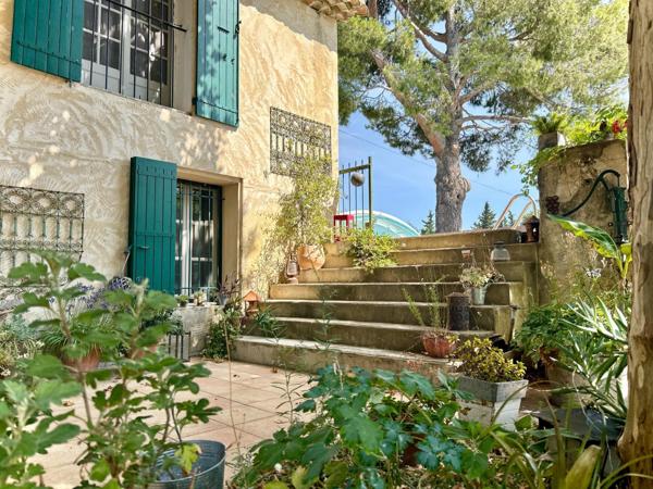 Mas de 219m2 au milieu des vignes