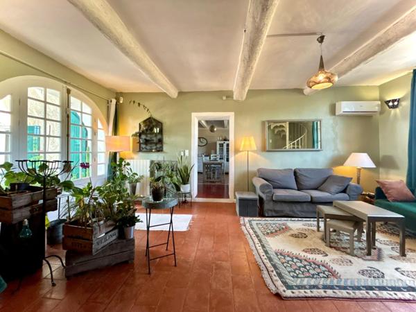 Mas de 219m2 au milieu des vignes