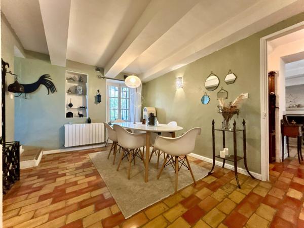 Mas de 219m2 au milieu des vignes