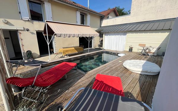 Maison à vendre    6 pièces • 269 m2 Montfort-en-Chalosse