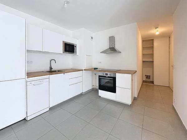 Magnifique appartement 2 pièces récent avec balcon