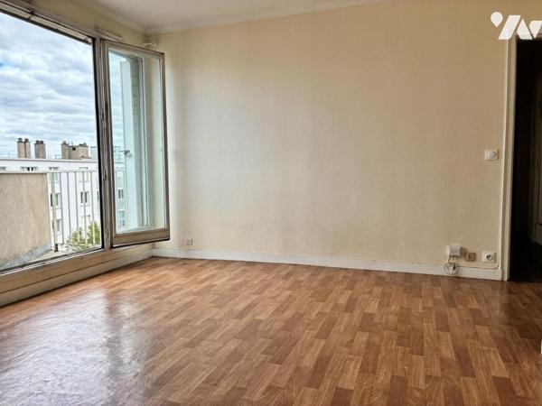 VERSAILLES – T2 EN ÉTAGE ÉLEVÉ AVEC BALCON, PARKING ET CAVE