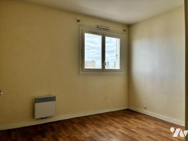 VERSAILLES – T2 EN ÉTAGE ÉLEVÉ AVEC BALCON, PARKING ET CAVE
