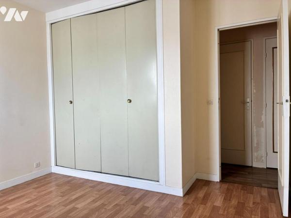 VERSAILLES – T2 EN ÉTAGE ÉLEVÉ AVEC BALCON, PARKING ET CAVE