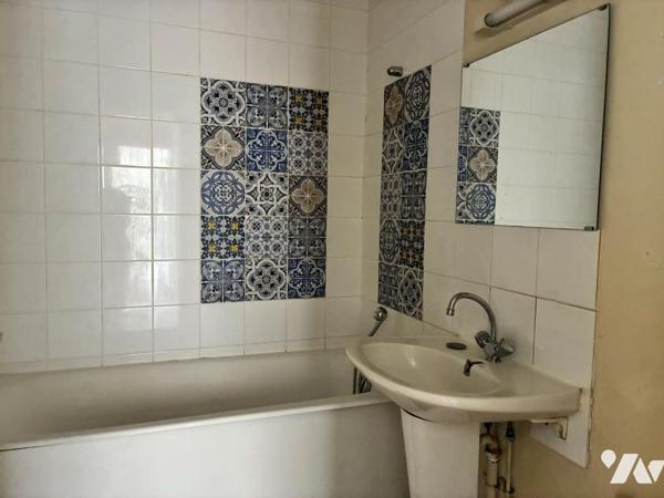 VERSAILLES – T2 EN ÉTAGE ÉLEVÉ AVEC BALCON, PARKING ET CAVE