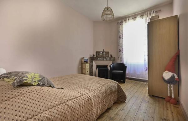 Maison de ville avec Véranda, terrasse, jardin à SAINTES (17)