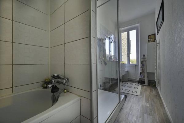 Maison de ville avec Véranda, terrasse, jardin à SAINTES (17)