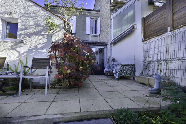 Maison de ville avec Véranda, terrasse, jardin à SAINTES (17)