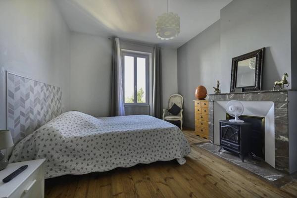 Maison de ville avec Véranda, terrasse, jardin à SAINTES (17)