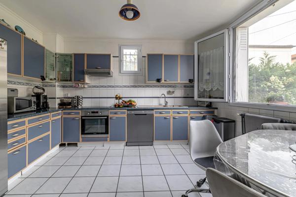 Maison spacieuse et lumineuse – Idéale pour grande famille, secteur Jacob - 6 pièces - 534 m2 de terrain - sous-sol total - Accès PMR