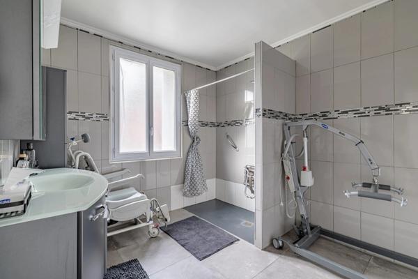 Maison spacieuse et lumineuse – Idéale pour grande famille, secteur Jacob - 6 pièces - 534 m2 de terrain - sous-sol total - Accès PMR