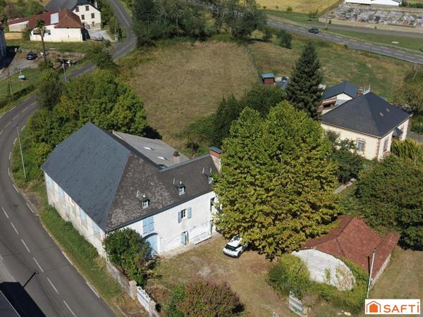 AUTHENTIQUE ENCLOS BÉARNAIS AVEC MAISON, APPARTEMENT INDÉPENDANT ET DÉPENDANCES