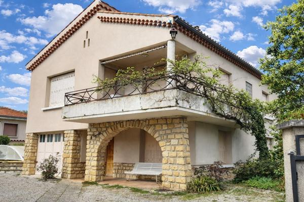 Die (26150) DIE / Maison familiale avec piscine couverte – Vue panoramique sur la montagne de Justin – 874 m² de jardin