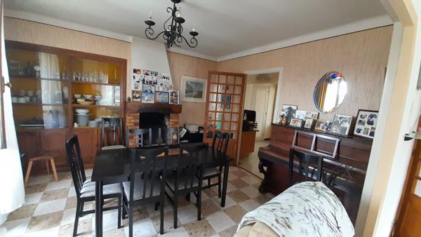 Die (26150) DIE / Maison familiale avec piscine couverte – Vue panoramique sur la montagne de Justin – 874 m² de jardin