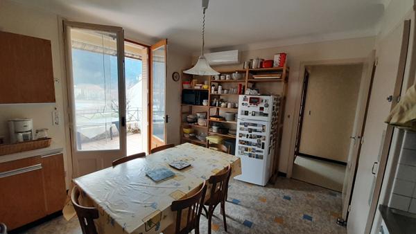 Die (26150) DIE / Maison familiale avec piscine couverte – Vue panoramique sur la montagne de Justin – 874 m² de jardin