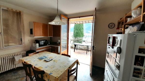 Die (26150) DIE / Maison familiale avec piscine couverte – Vue panoramique sur la montagne de Justin – 874 m² de jardin