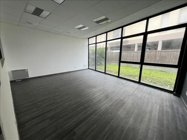 Immeuble à vendre |  Pompignac |  200 m²