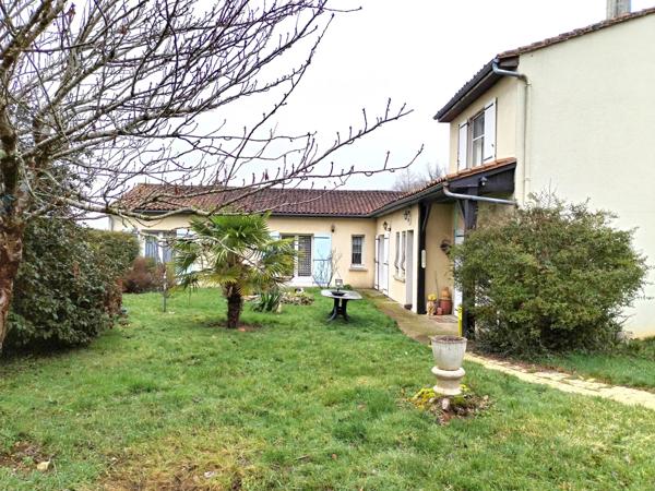 Maison Familiale Aux portes d'une petite ville Charentaise