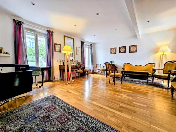 Vente                                                      Maison
                        
                     8 pièces                      190 m2                     à Nogent-sur-Marne