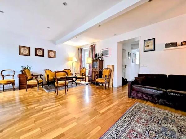 Vente                                                      Maison
                        
                     8 pièces                      190 m2                     à Nogent-sur-Marne