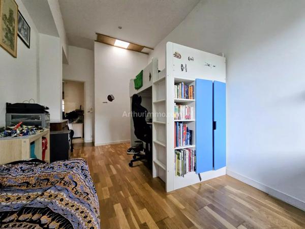 Vente                                                      Maison
                        
                     8 pièces                      190 m2                     à Nogent-sur-Marne