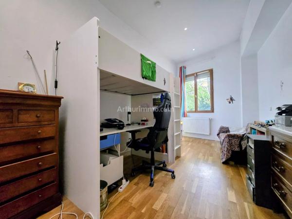 Vente                                                      Maison
                        
                     8 pièces                      190 m2                     à Nogent-sur-Marne