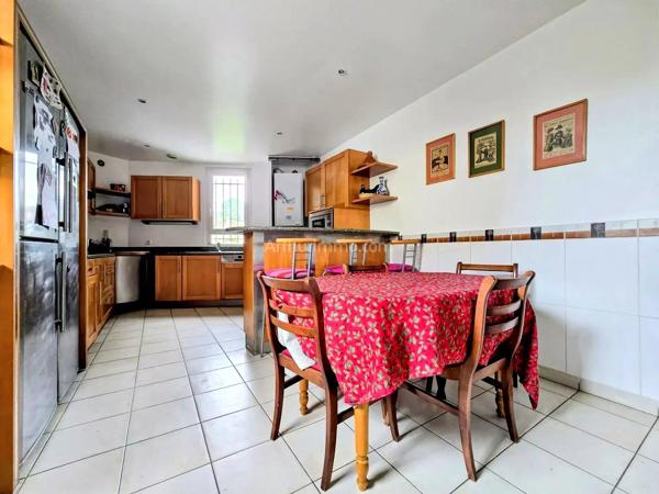 Vente                                                      Maison
                        
                     8 pièces                      190 m2                     à Nogent-sur-Marne