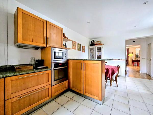 Vente                                                      Maison
                        
                     8 pièces                      190 m2                     à Nogent-sur-Marne