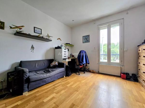 Vente                                                      Maison
                        
                     8 pièces                      190 m2                     à Nogent-sur-Marne