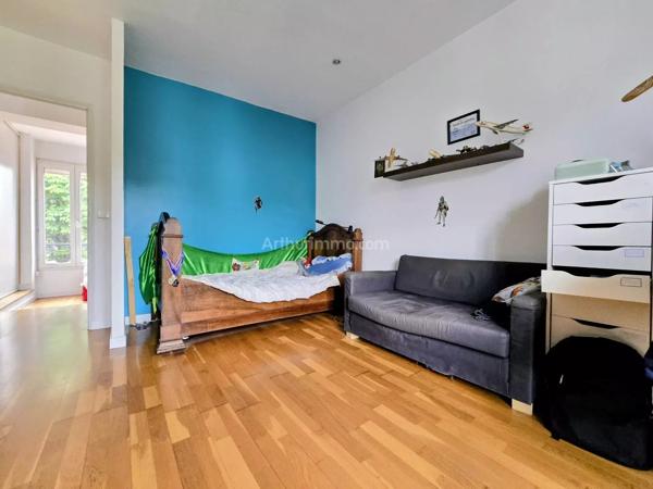 Vente                                                      Maison
                        
                     8 pièces                      190 m2                     à Nogent-sur-Marne