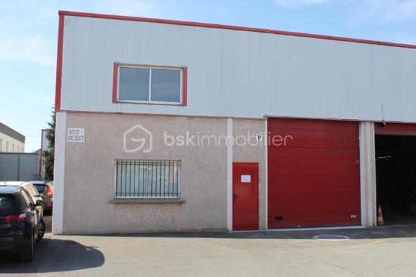 Local d activites de 260 m²