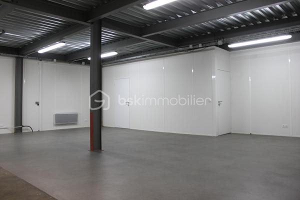 Local d activites de 260 m²